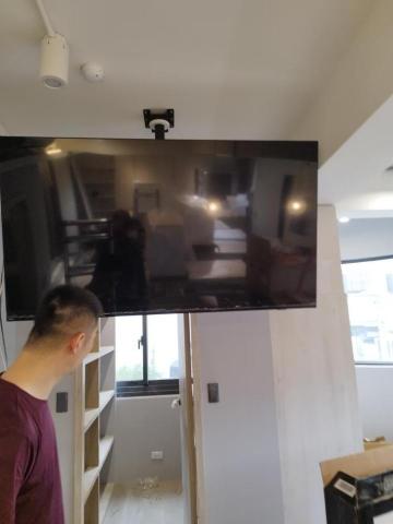 周昆興 - 吊掛70”電視完成