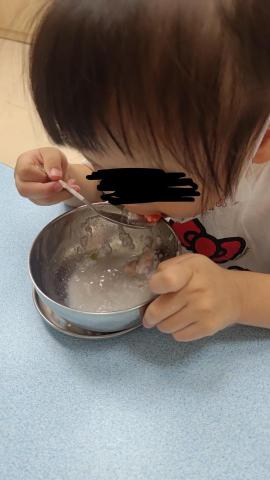 李小姐 - 訓練幼兒自行用餐