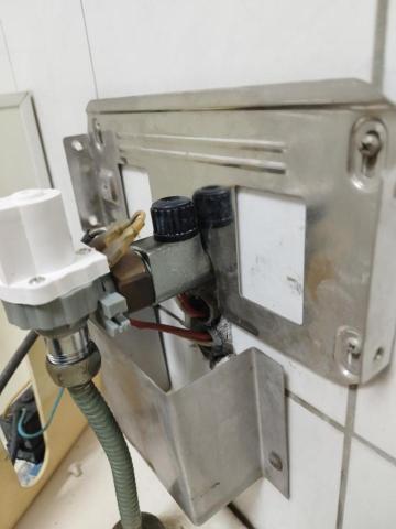 周昆興 - 電光牌（E-4500）小便斗電磁閥更換