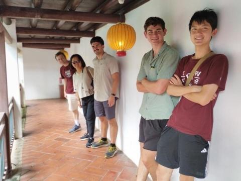 國文解題陳老師(學測/會考/華語) - 華語班文化課