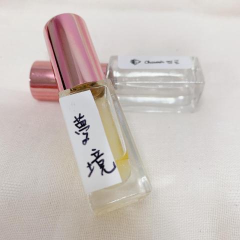 Charmèr鑲媺 - 香氛設計/香氛作品
用天然植物精油以及高級的酒精基底
設計出專屬於你的客製化調香
調香師設計或是直接到現場調香體驗
都希望你找到屬於自己的味道