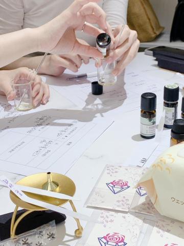Charmèr鑲媺 - 一步一步的引導，從打開嗅覺體驗、和自己的感受連結，但調製、製作成成品。