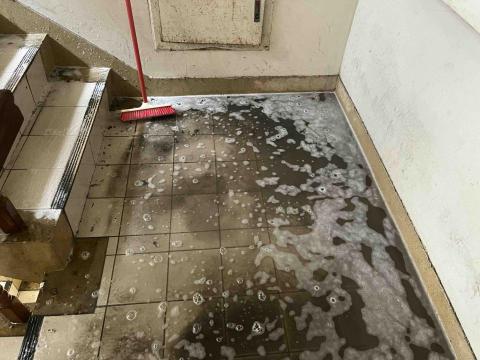 林育賢 - 樓梯清洗前