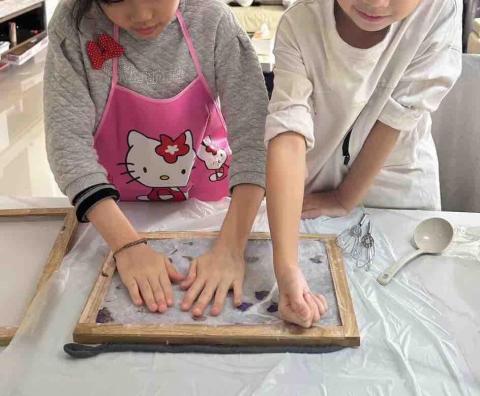 Ivy - 美術夏令營（國小中低年級）-造紙術