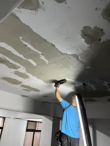 鄭富升 - 海砂屋修補工程