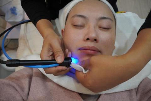 艾蛙聯合行銷有限公司 - 【新竹身體保養】窈窕佳人．然髮｜新豐店｜新竹新豐｜美容美體、芳香精油、頭皮養護、痘痘粉刺、新豐SPA推薦

「窈窕佳人．然髮｜新豐店」是我在新豐搬來兩年多來找到的一家令人滿意的SPA店。店內裝潢明亮、空間寬敞，十分注重客戶的隱私權，讓人感到舒適。美容師們非常親切，會細心聆聽客戶需求，並提供專業建議。

https://alwa1919.pixnet.net/blog/post/122235086