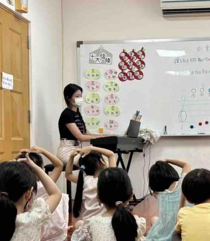 林品安 - 幫忙鋼琴伴奏