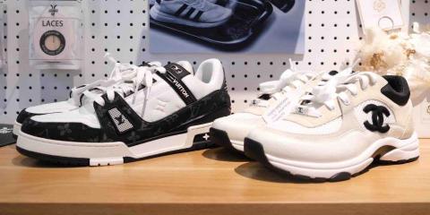 YAS鞋類洗護中心-蘆洲徐匯店 - 開幕以來接到了許多高價位精品鞋
LV、Dior、Chanel、McQueen等等
每次接到都會花兩倍精神洗他們(๑•̀ㅂ•́)و✧
深怕一個萬一賠不起呀～（汗

/
幸運的是送來洗精品鞋的客人們都Nice
還有洗完一雙當場換腳下那雙要洗的
真心感謝你們 ♡♡♡
歡迎持續送來YAS蘆洲徐匯店呦~ 

/
附上清潔完畢的漂亮精品鞋們 ☻☻☻
-----------------------------------------------------
#精品鞋清潔 #洗鞋推薦 #蘆洲洗鞋 #三重洗鞋
#新莊洗鞋 