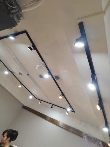 周昆興 - 軌道燈配線及燈具安裝