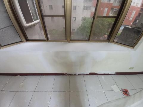 你為什麼不問問神奇海螺呢 - 新竹市，全室不含天花板乳膠漆，社區：工研雙星，批土+防水抗裂水泥+防水漆，全部完成，施工中