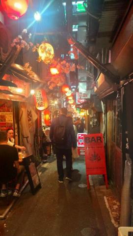 劉治宏 - 新宿居酒屋街「思い出横丁」