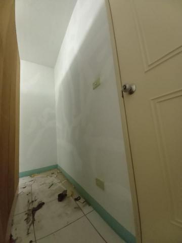 你為什麼不問問神奇海螺呢 - 新竹市，全室不含天花板乳膠漆，社區：工研雙星，批土+防水抗裂水泥+防水漆，全部完成，施工中