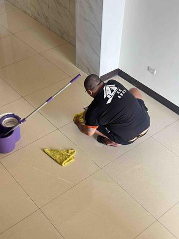 慈恩專業清潔 - 慈恩專業清潔

今日工作項目：

?服務地區：?高雄

✅服務項目：
1️⃣居家清潔（長期定點清潔）
2️⃣分租清潔
3️⃣退租清潔
4️⃣交屋清潔
5️⃣空屋清潔
6️⃣重點區域清潔（如：廚房 浴室 臥室）
7️⃣大樓清洗水塔以及公寓清洗水塔
8️⃣水塔清洗
9️⃣浴室洗除垢清洗
?廚房油汙清洗
1️⃣1️⃣水冷空调水塔清潔
1️⃣2️⃣5~15灑水車出租、工程用水、
園藝澆花、道路清洗、抑制揚塵、自來水運送
1️⃣3️⃣消毒除蟲
1️⃣4️⃣清運清潔
1️⃣5️⃣ 窗型及分離式冷氣清洗
1️⃣7️⃣高