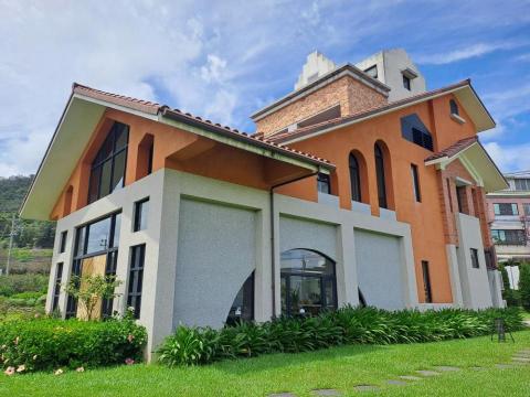 衫衫看護中心 - 具駕照之看護可帶行動不便病患享受戶外之美