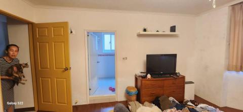 你為什麼不問問神奇海螺呢 - 新竹市東區，社區名稱：比利弗山莊 乳膠漆+拆除壁紙 施工前