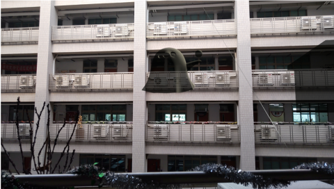 星 - 使用Hololens2製作的遊戲，玩家可手持武器對怪物進行攻擊，怪物也會以動畫的形式攻擊玩家。