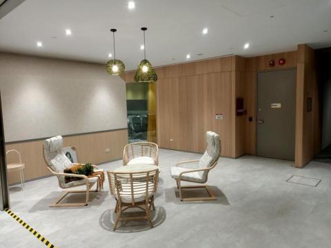 阿杰 - 照明插座安裝