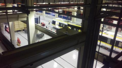 阿杰 - 捷運配管拉線