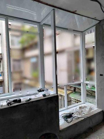 楊楊 - 陽台玄關鞋櫃施作中