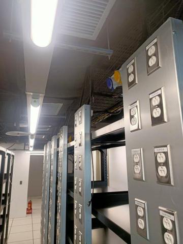 阿杰 - 測試機房施工照