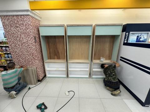 冠仁室內美化工程有限公司 - 寶雅專櫃施工中