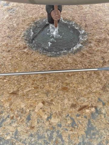 釧灃工程行 - 清洗水塔，清理出來的水垢