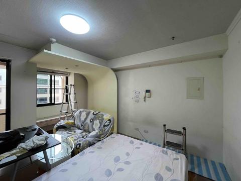 寒藝靈彩有限公司 - 新竹竹北
套房立面牆整理-Before 
去貼紙、黏貼掛鉤、重新上漆、局部壁癌 寒藝靈彩有限公司 - 新竹竹北
套房立面牆整理-Before 
去貼紙、黏貼掛鉤、重新上漆、局部壁癌