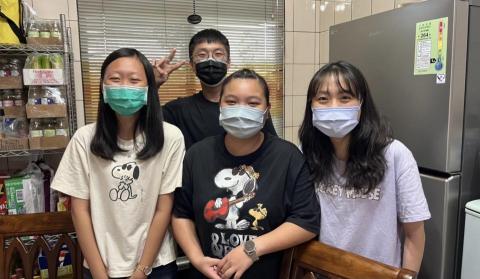 臺北科技大學 - 2023年
教授高職數學
與高職生之合影