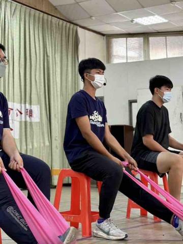 Jared(小儒)🏋️One On One fitness  - 帶領銀髮族做基本肌力訓練