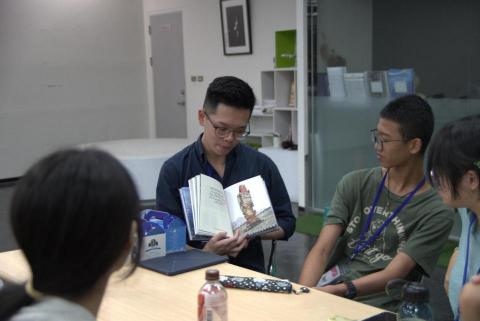 Kevin - 於課堂上帶學生讀英文繪本