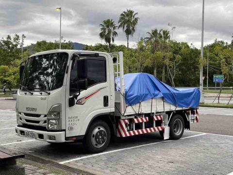 黃先生 - 配合客戶需求，物品覆蓋帆布