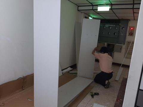 鐘明泉 - 衣櫃組裝