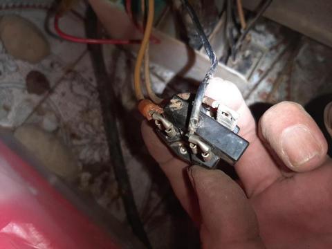 鐘明泉 - 冰箱壓縮機起動器更換維修