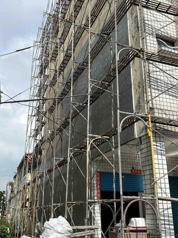 騰豐工程行 - 牆壁鐵衣安裝