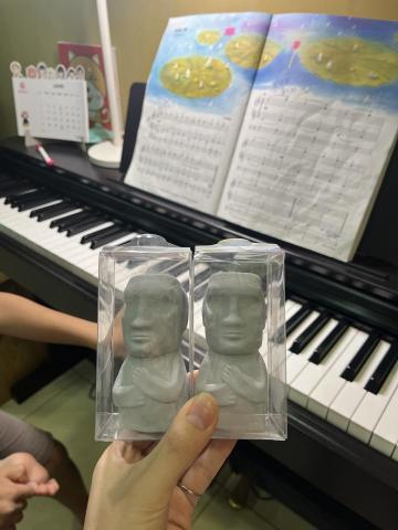 王心荷 - 最後一堂送學生禮物