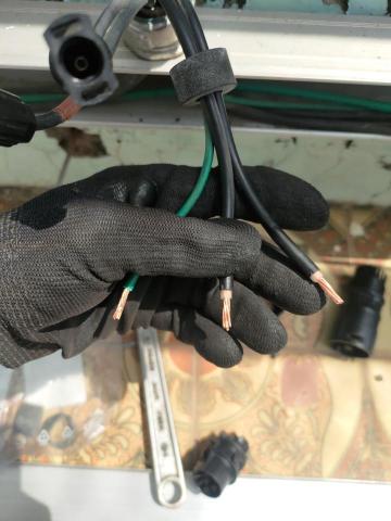 田先生  水電、物聯網 - 太陽能逆變器安裝 AC電源接頭