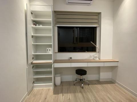 王先生 - 靠窗書桌
合理化大樓標配低窗台設計
整合書桌及收納書櫃