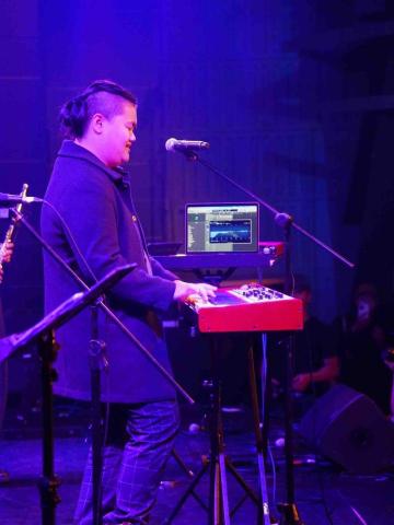 江柏鋐/B.C（樂手/教學/錄音，線上線下皆可） - 現場樂團演奏