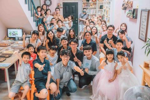 李志豪 - 學生發表會與家長、學生們大合照