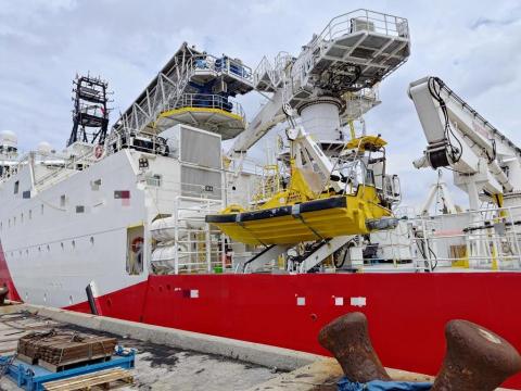 何冠穀 - 輪港貨物載運