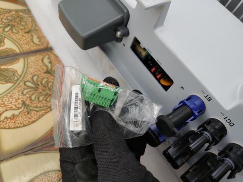 田先生  水電、物聯網 - 太陽能逆變器安裝