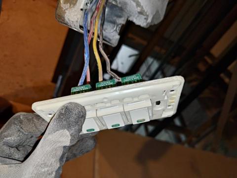 田先生  水電、物聯網 - 原先配線、開關、插座修改。