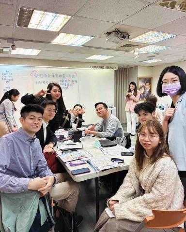 彭紫琪老師 - 美容彩妝專業班 彭紫琪老師 - 美容彩妝專業班