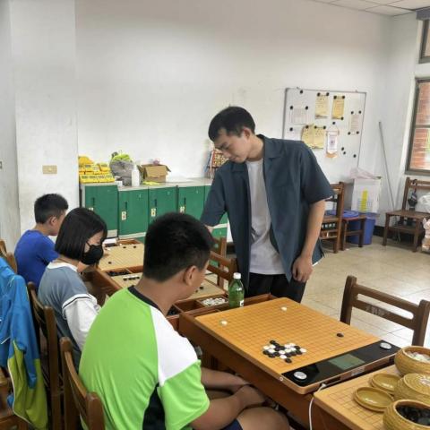 陳昱睿 圍棋7段 - 一對三圍棋專班小棋手指導棋