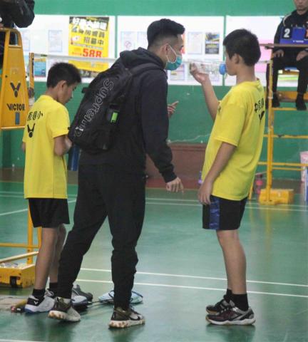 體院畢業科班專業羽球教練 - 