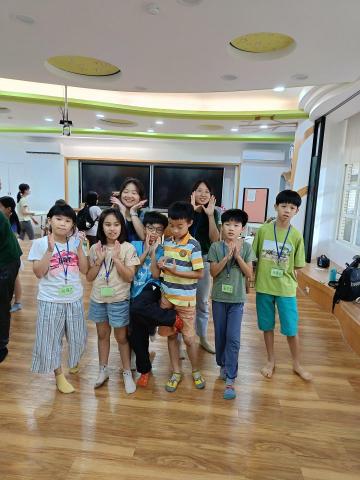 楊斯伃 - 曾參加一日的兒童哲學營隊的隊輔。