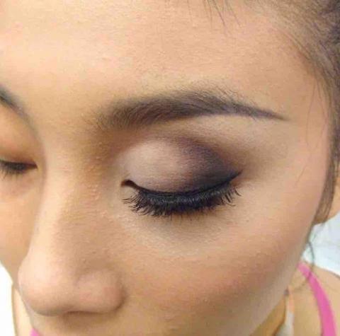 彭紫琪老師 - 倒勾神秘晚宴妝課程 彭紫琪老師 - 倒勾神秘晚宴妝課程