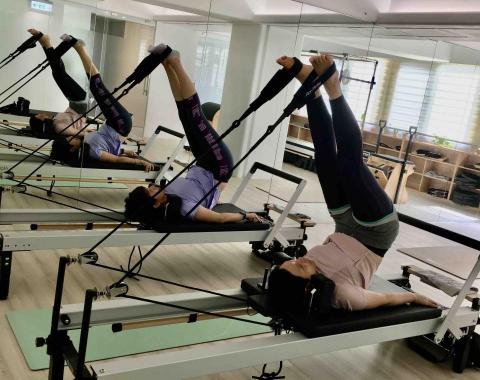 佩珊Sunny吳 - 脊椎的一節一節活動練習