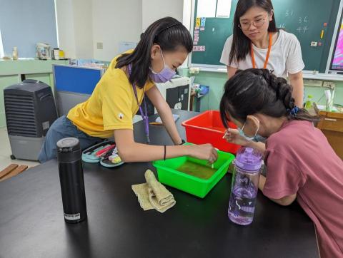 嚴子涵 - 辛亥國小雙語營隊自然科教師