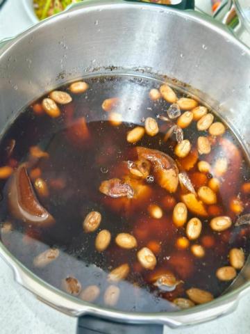 沁新個人工作室 - 花生豬腳